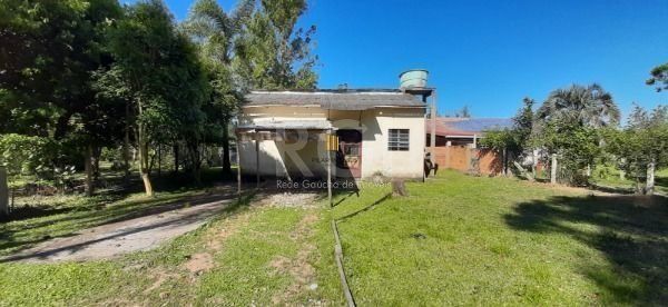 Sítio em Porto Alegre, no bairro São Caetano, com 5 dormitório(s), e 5 banheiros, à venda.