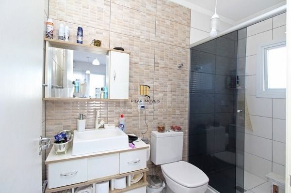 Casa em Porto Alegre, no bairro Aberta dos Morros, com 3 dormitório(s), e 3 banheiros, à venda.