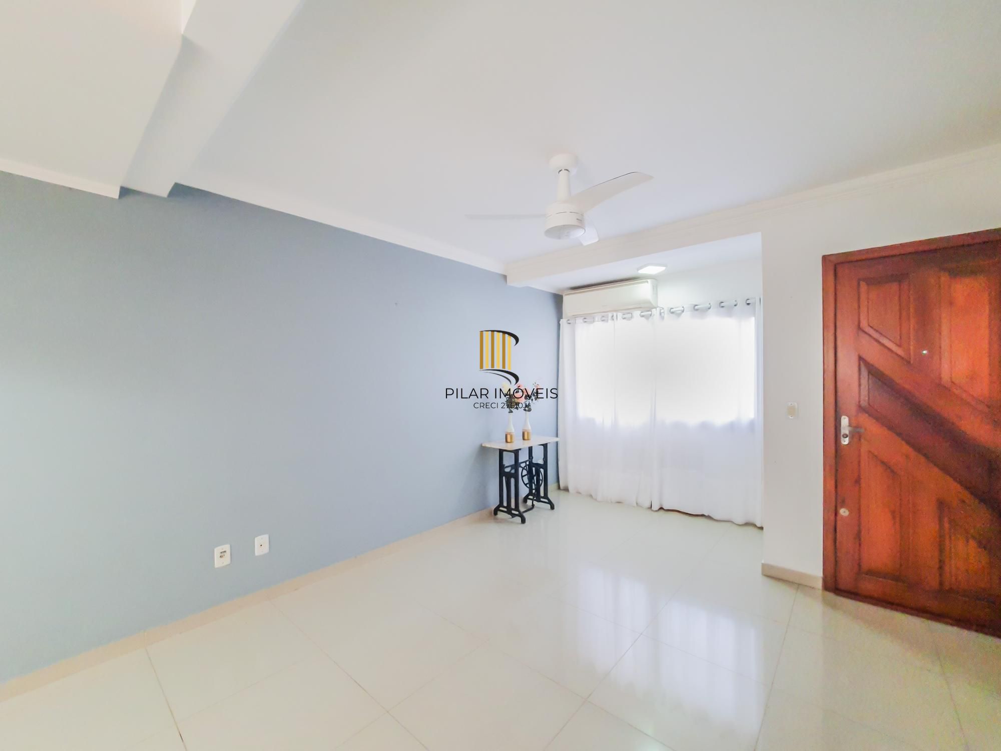 Otimo sobrado com 3 dormitórios sendo 2 suites no bairro Guaruja