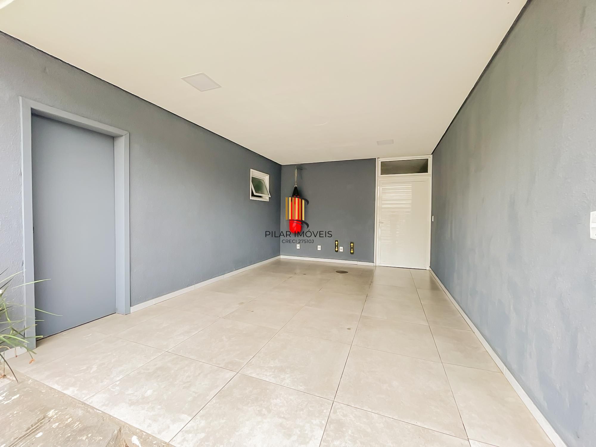 Casa 3 dormitórios no bairro Hípica