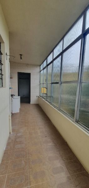 Casa em Porto Alegre, no bairro Cavalhada, com 3 dormitório(s), e 3 banheiros, à venda.