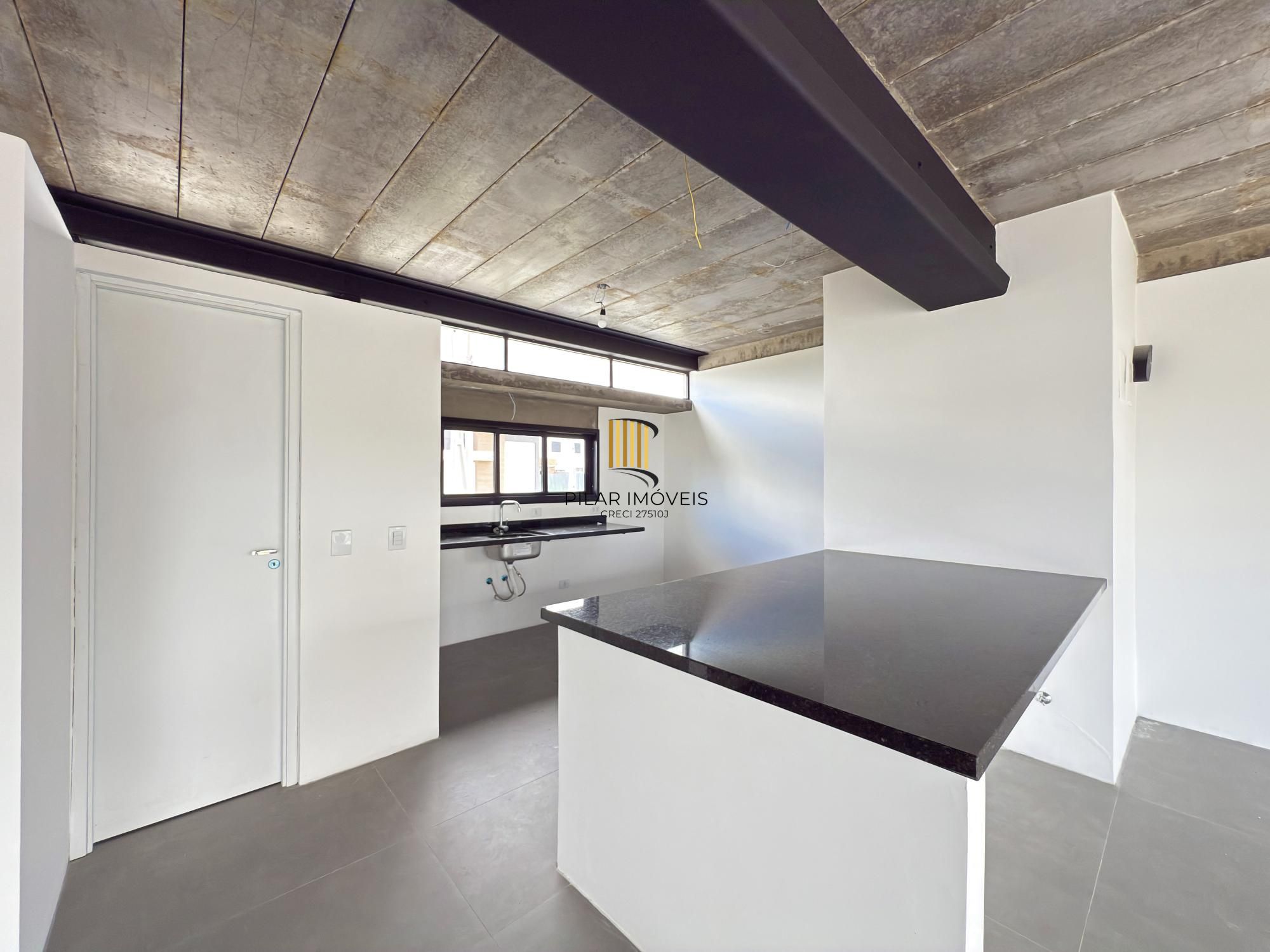 Sobrado em condomínio em Porto Alegre, no bairro Hípica, com 3 dormitórios.