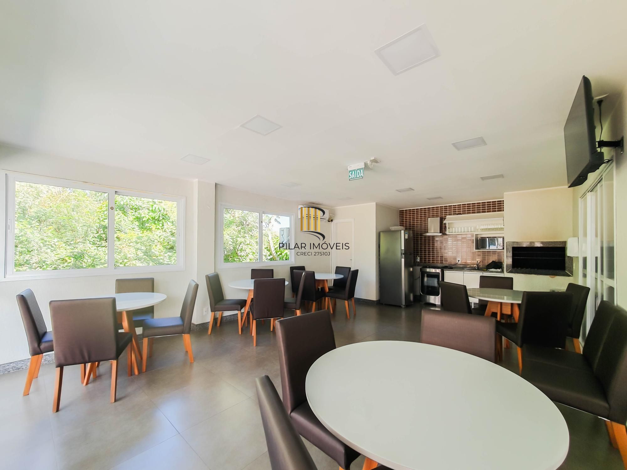Apartamento em Porto Alegre, no bairro Vila Nova, com 2 dormitório(s), e 2 banheiros, à venda.