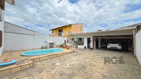 Casa em Porto Alegre, no bairro Aberta dos Morros, com 3 dormitório(s), à venda.