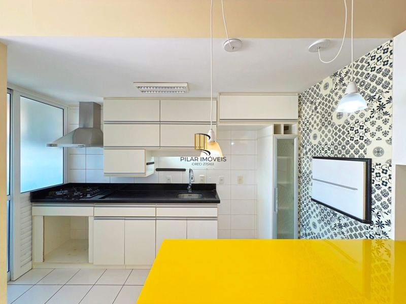 Apartamento com 2 dormitórios, 2 vagas, 65m2 coração do Menino Deus.