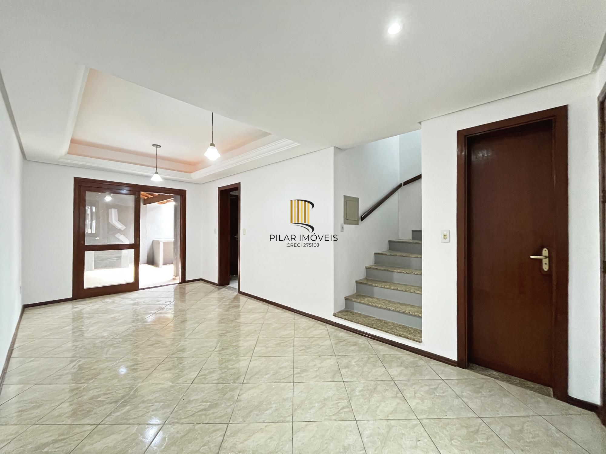 Casa 3 dormitórios no bairro Hípica