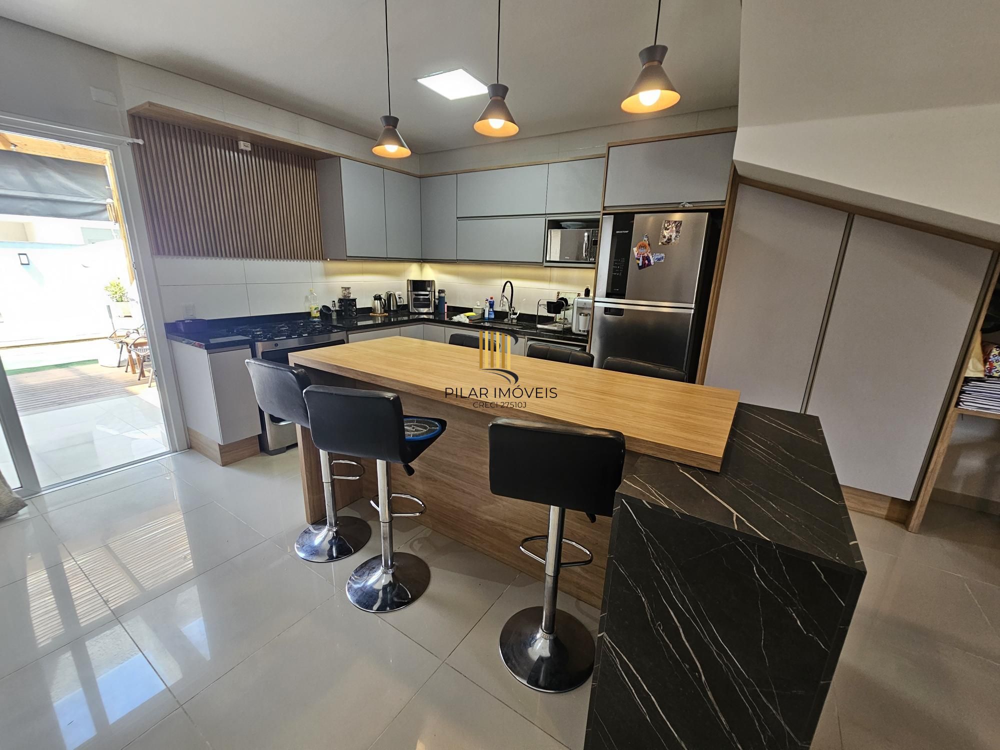 Lindo sobrado com 3 suítes  e piscina aquecida no Residencial lagos de Ipanema !