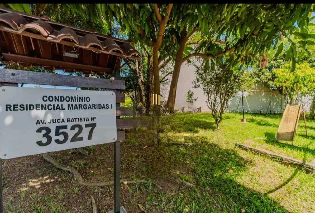 Sobrado 02 dormitórios no Residencial  Urubatan -  3 vagas frontais de estacionamento