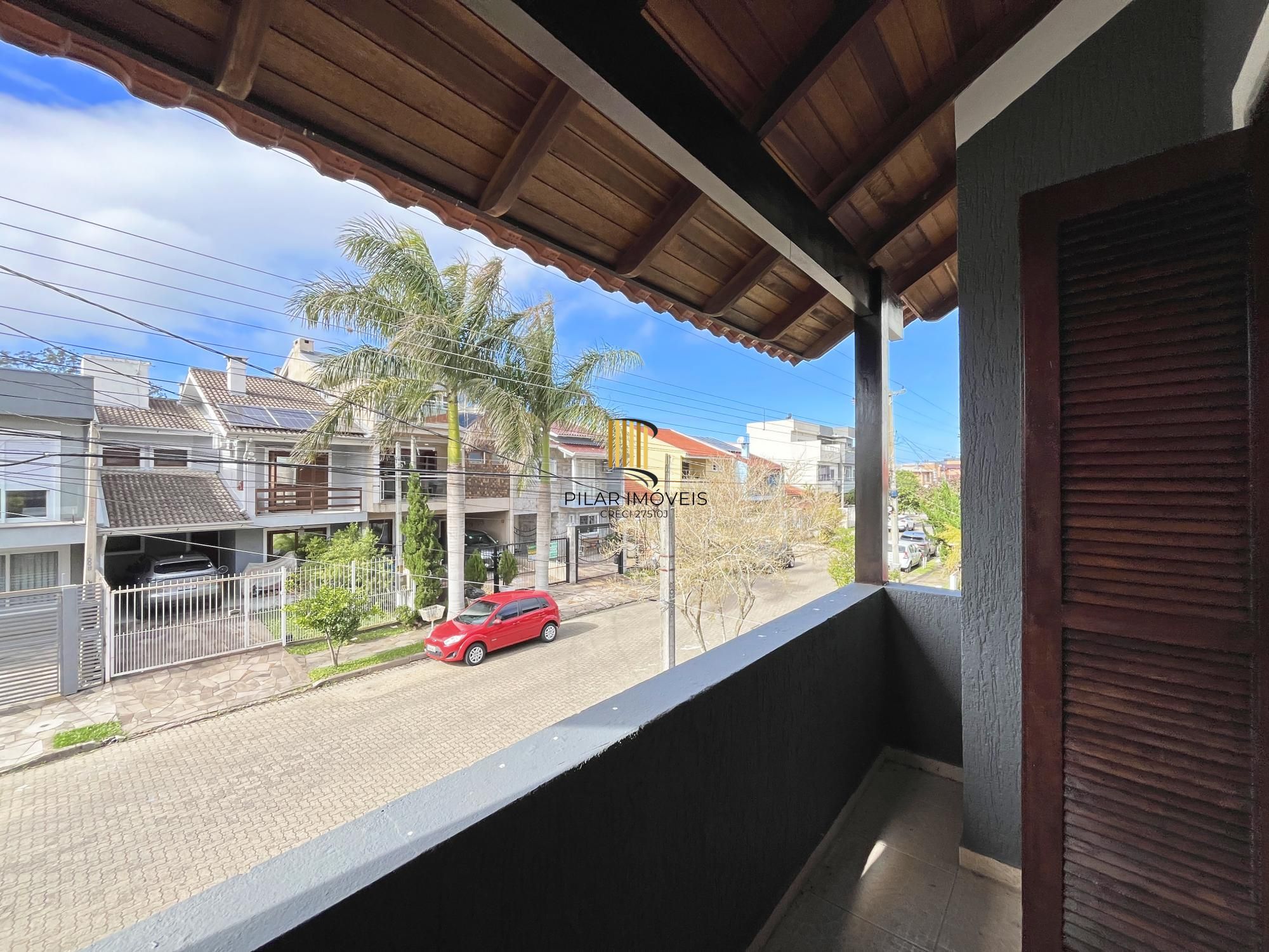 Casa 3 dormitórios no bairro Hípica