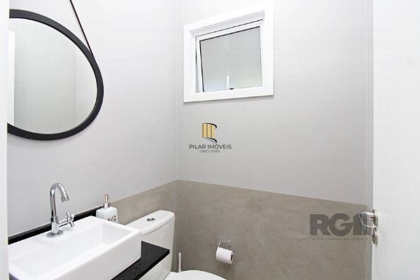 Casa em Porto Alegre, no bairro Espírito Santo, com 3 dormitório(s), e 3 banheiros, à venda.