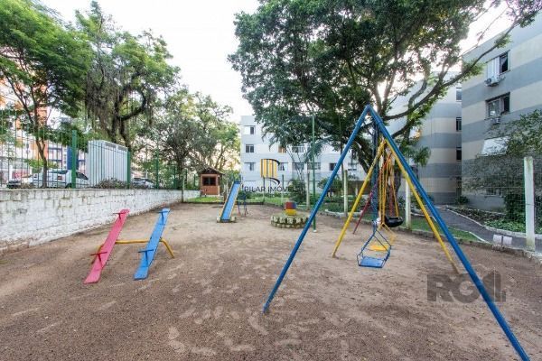 Apartamento em Porto Alegre, no bairro Tristeza, com 2 dormitório(s), e 2 banheiros, à venda.