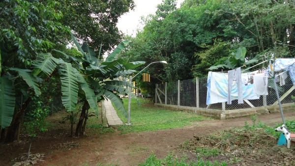 Sítio em Porto Alegre, no bairro Hípica, com 2 dormitório(s), e 2 banheiros, à venda.