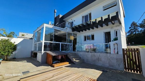 Casa Condominio em Porto Alegre, no bairro Aberta Dos Morros, com 3 dormitório(s), e 3 banheiros, à venda.
