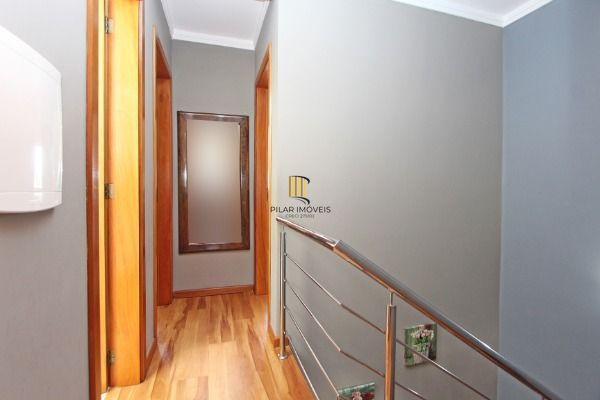 Ótima Casa com 3 dormitórios, semi mobiliada, pátio e vaga para carro.