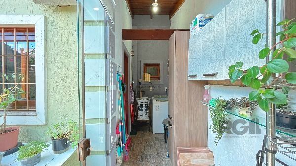 Casa em Porto Alegre, no bairro Hípica, com 3 dormitório(s), e 2 banheiros, à venda.
