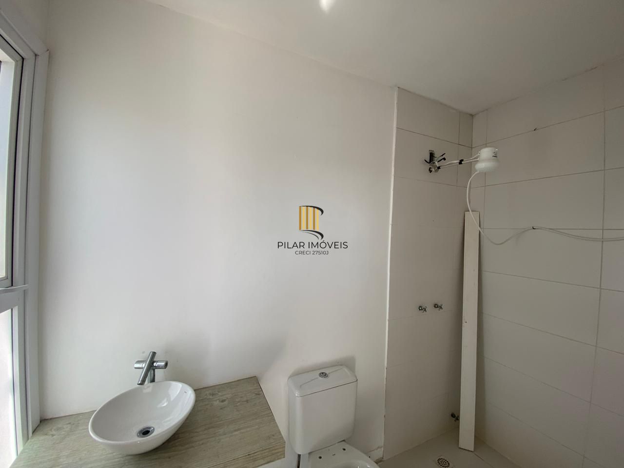 Casa em condomínio semimobiliada, no Lagos de Nova Ipanema