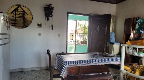 Casa em Porto Alegre, no bairro Santo Antônio, com 3 dormitório(s), e 3 banheiros, à venda.
