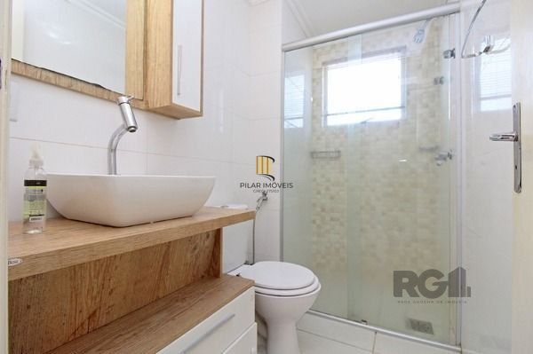 Apartamento 83m² - 3 dormitórios, 1 suíte, sacada e 1 vaga de garagem no bairro Camaquã