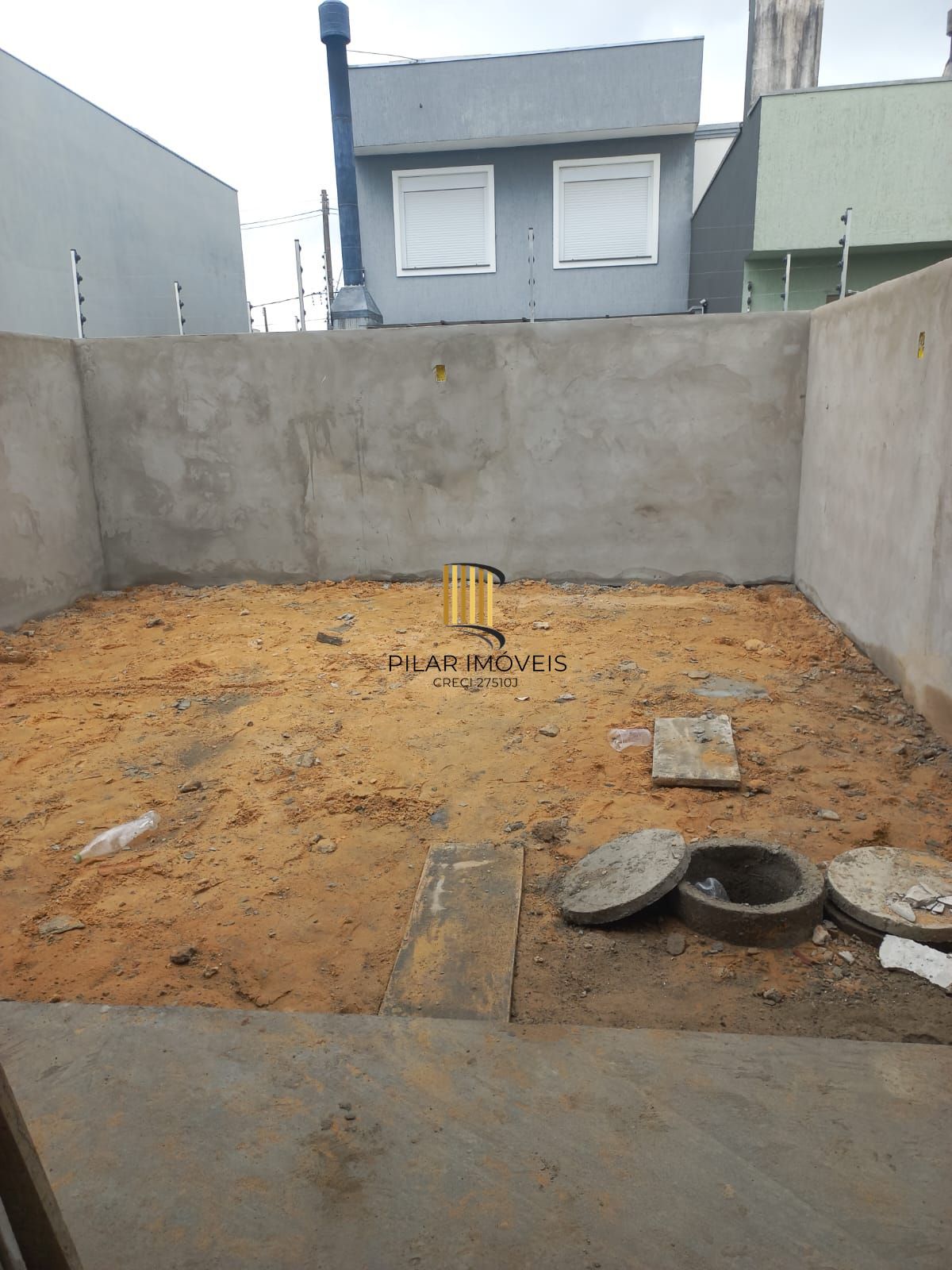 Casa nova térrea 2 dormitórios com suíte e pátio - em construção.