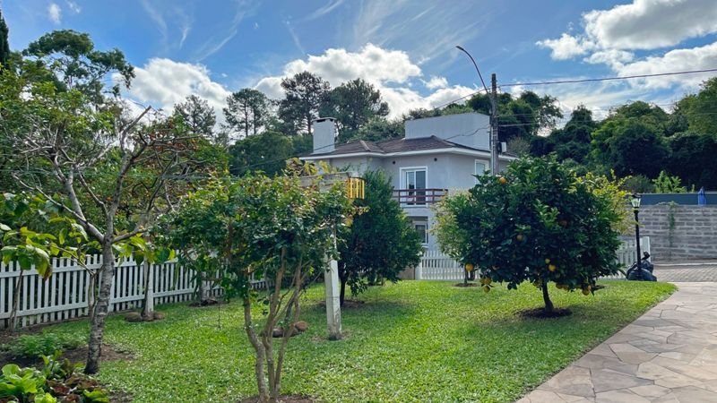 Altos do lago- 455 m² de área privativa, 3 d, 3 vagas , piscina , Linda e ampla casa em condomínio.
