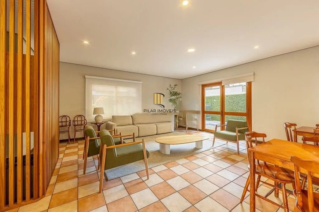 Belíssima cobertura duplex, com 262m2, 3 dormitórios e 2 vagas de garagem.