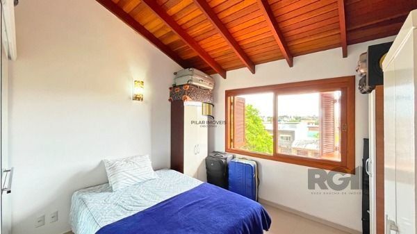 Casa em Porto Alegre, no bairro Tristeza, com 3 dormitório(s), e 3 banheiros, à venda.