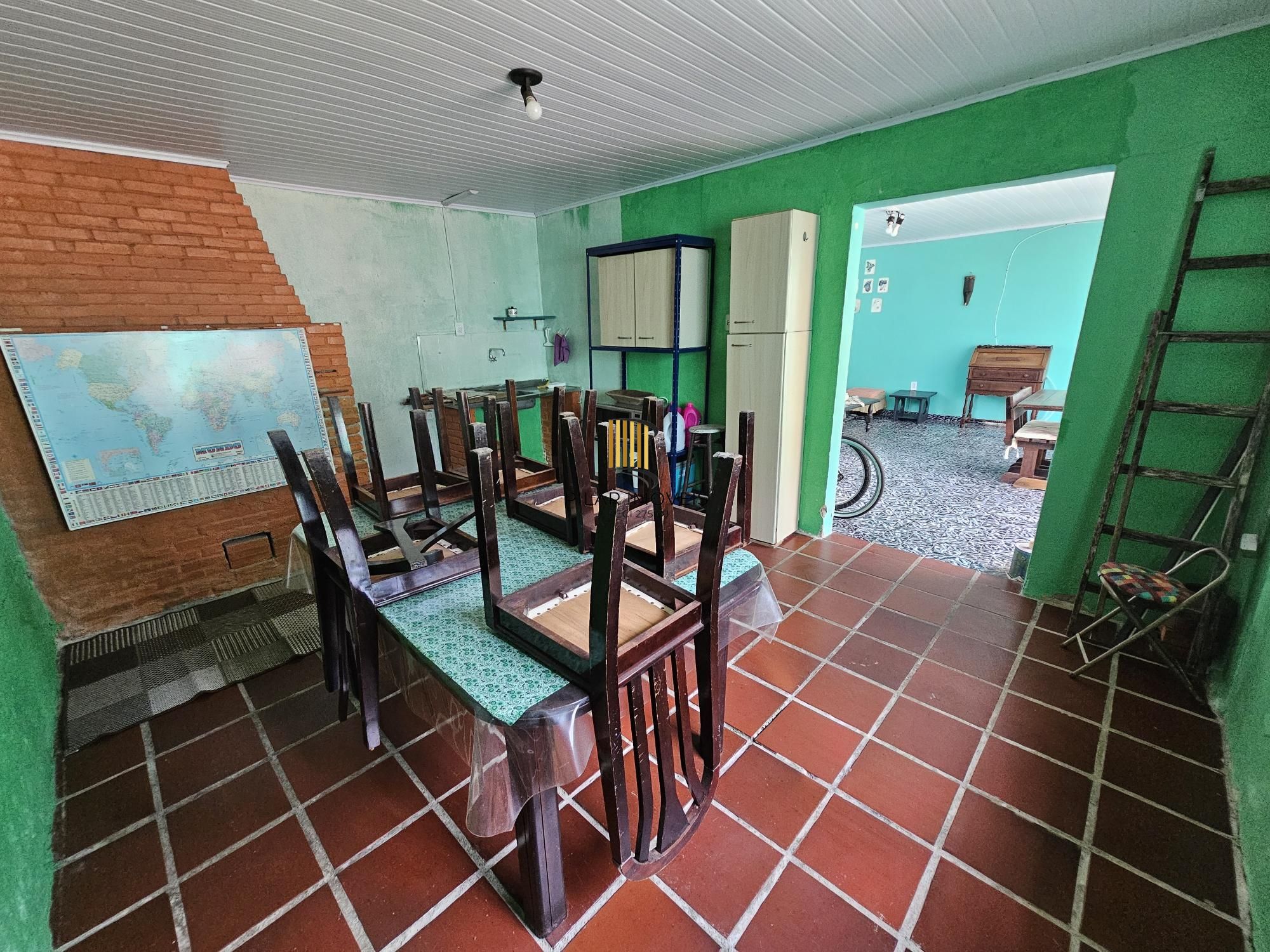 Casa 3 dormitórios e edícula com churrasqueira no bairro Medianeira !