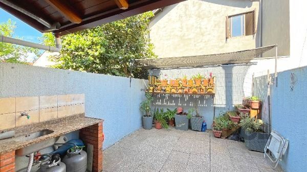 Casa Condominio em Porto Alegre, no bairro Cavalhada, com 3 dormitório(s), e 3 banheiros, à venda.