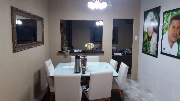 Casa para Venda - 130m², 3 dormitórios, 2 vagas - Restinga