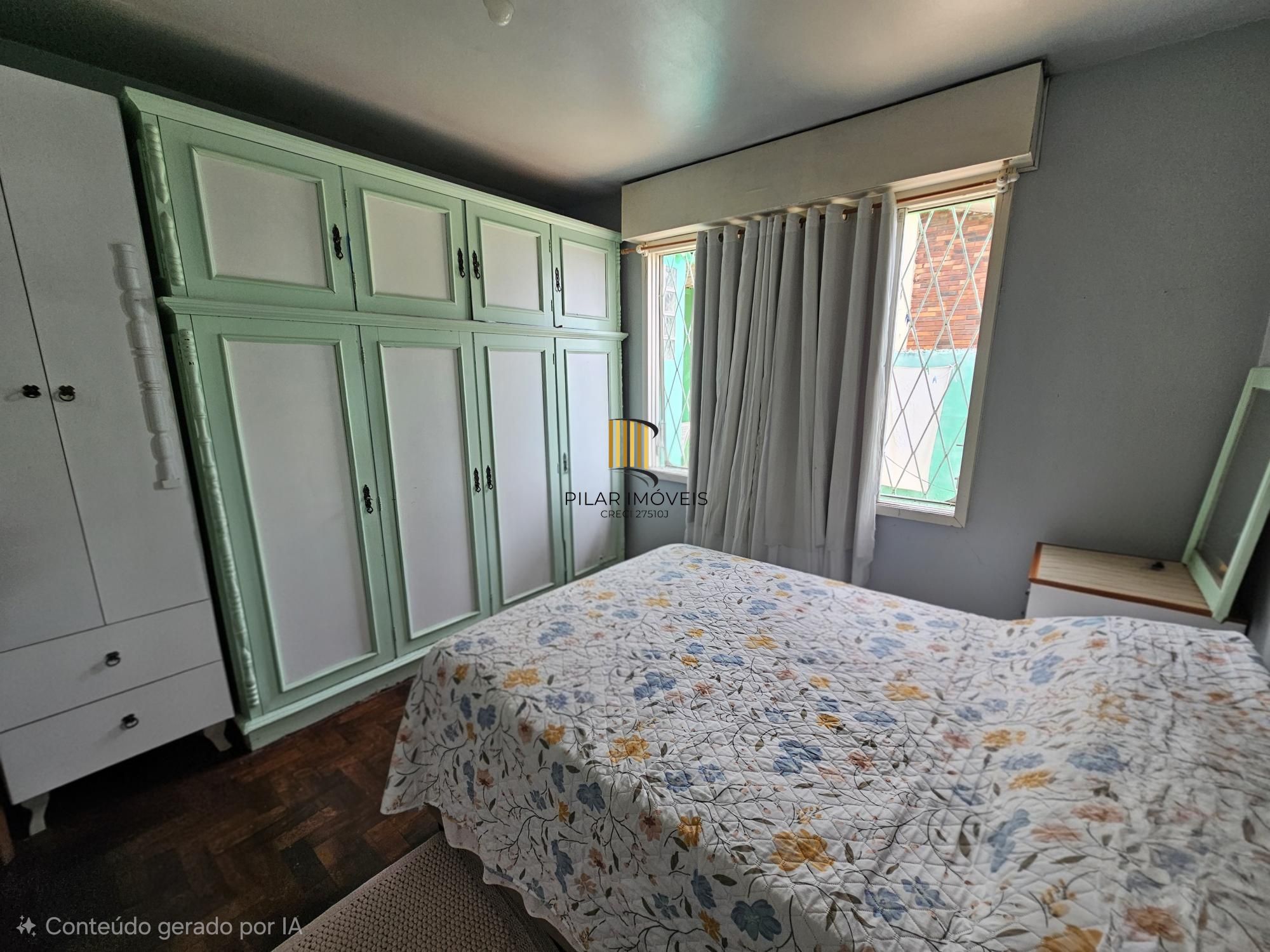 Casa 3 dormitórios e edícula com churrasqueira no bairro Medianeira !