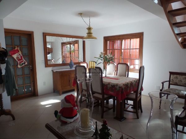 Casa para Venda - 287m², 4 dormitórios, sendo 1 suites, 4 vagas - Tristeza