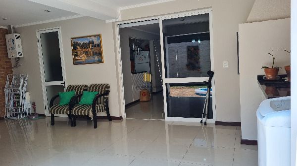 Casa para Venda - 177m², 3 dormitórios, sendo 1 suites, 2 vagas - Hípica