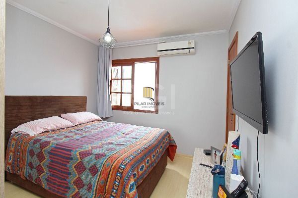 Casa em Porto Alegre, no bairro Hípica, com 3 dormitório(s), e 3 banheiros, à venda.