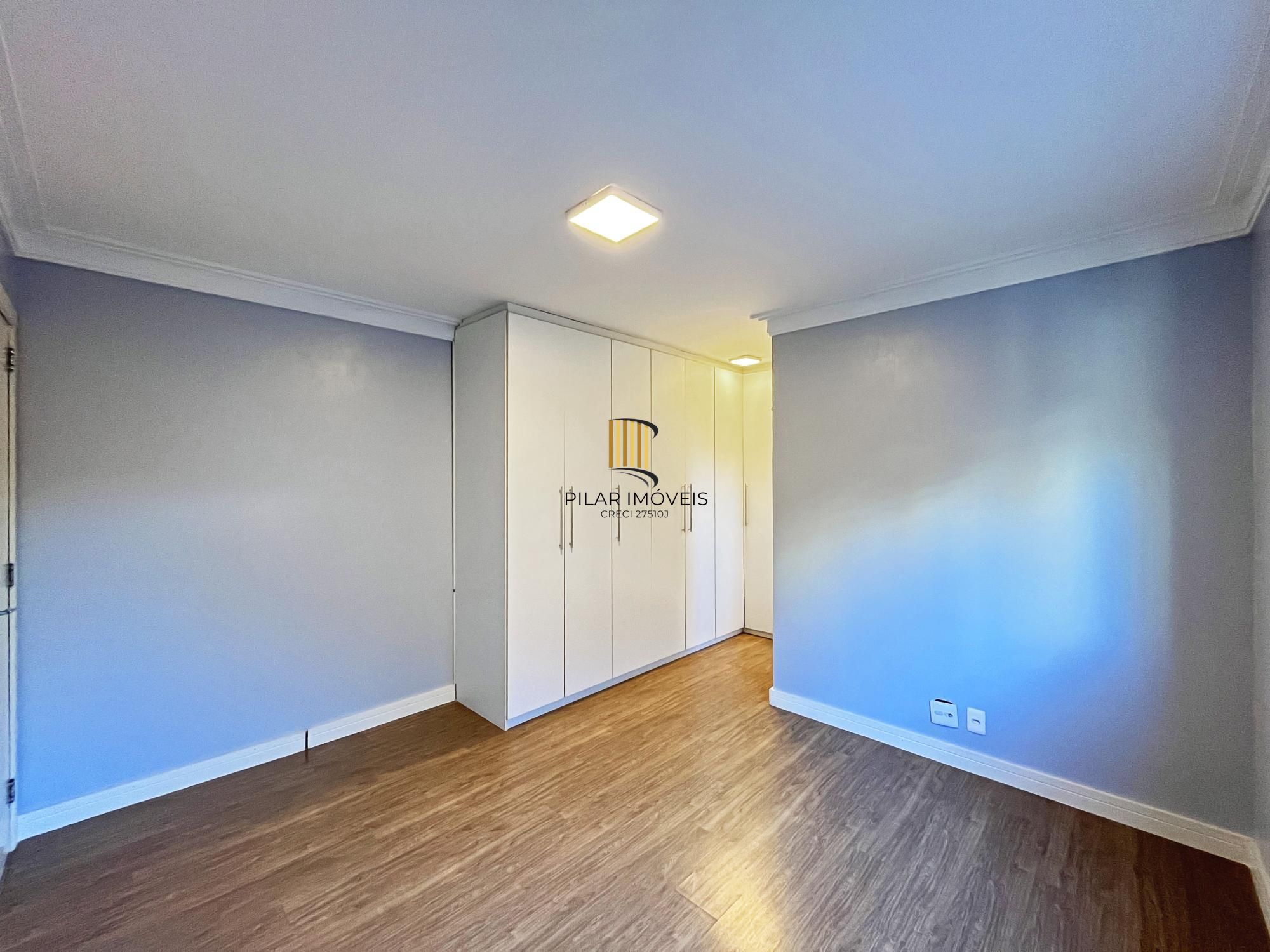 Excelente Apto com 102 m² de 3 dormitórios sendo um suíte com duas vagas no Menino Deus