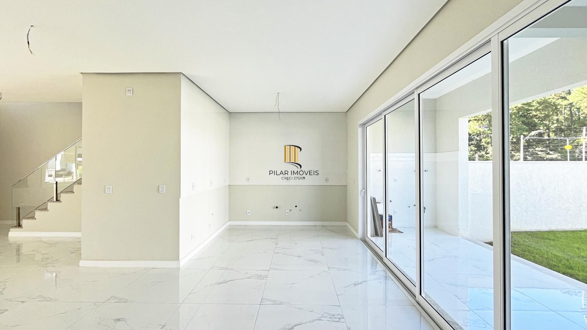 Casa em Porto Alegre, no bairro Hípica, com 3 dormitório(s), e 3 banheiros, à venda.