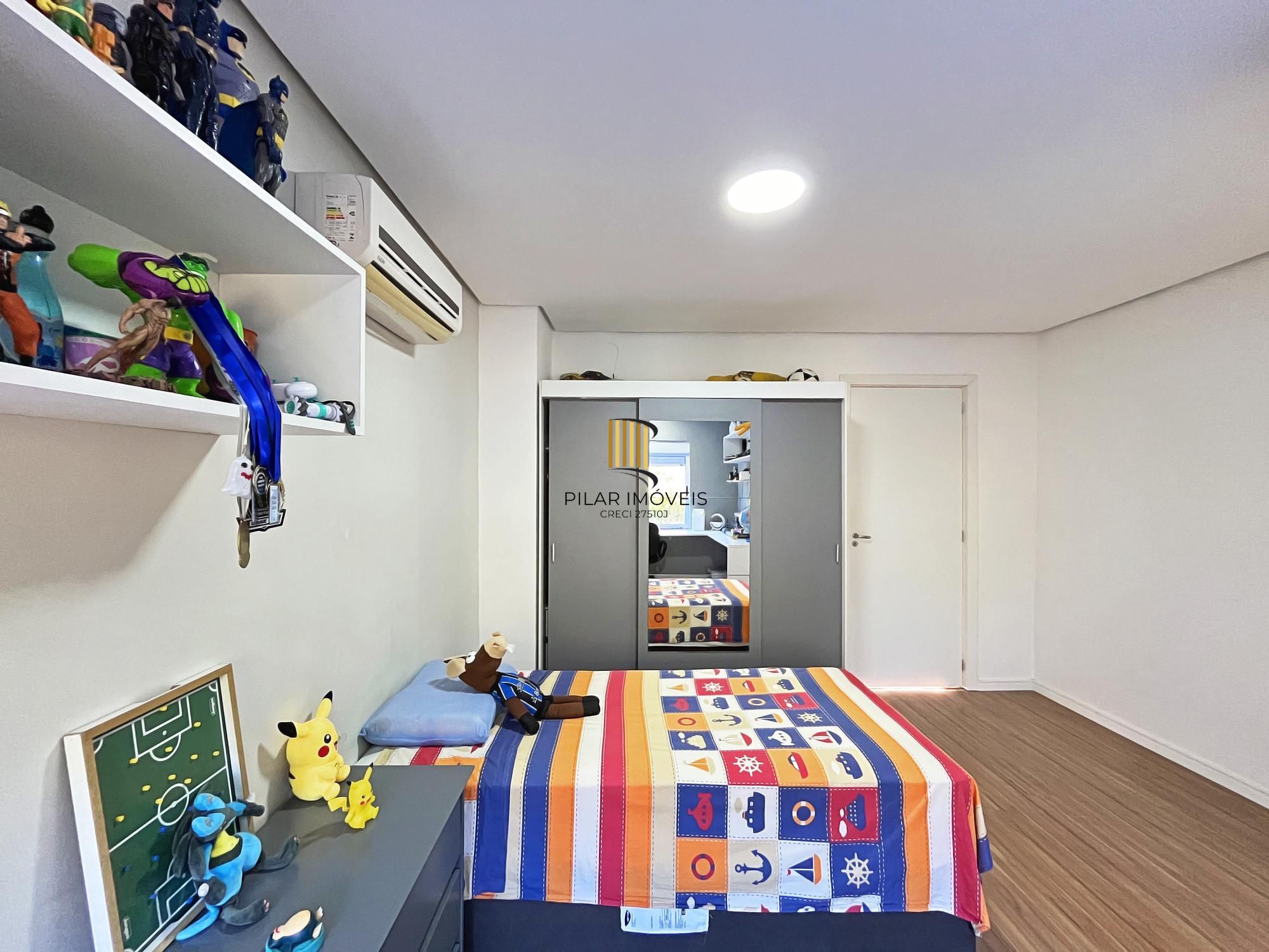 Casa 3 dormitórios no bairro Guarujá