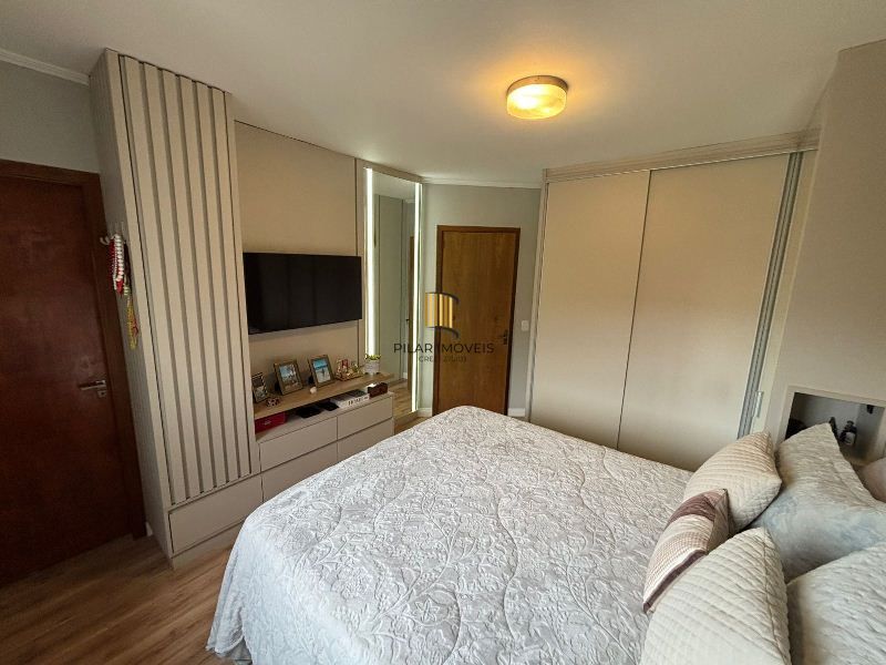 Casa 3 dormitórios no bairro Hípica