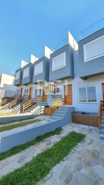 Casa 3 dormitórios no bairro Guarujá