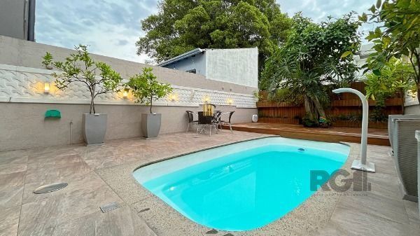 Casa 3 dormitórios no bairro Hípica