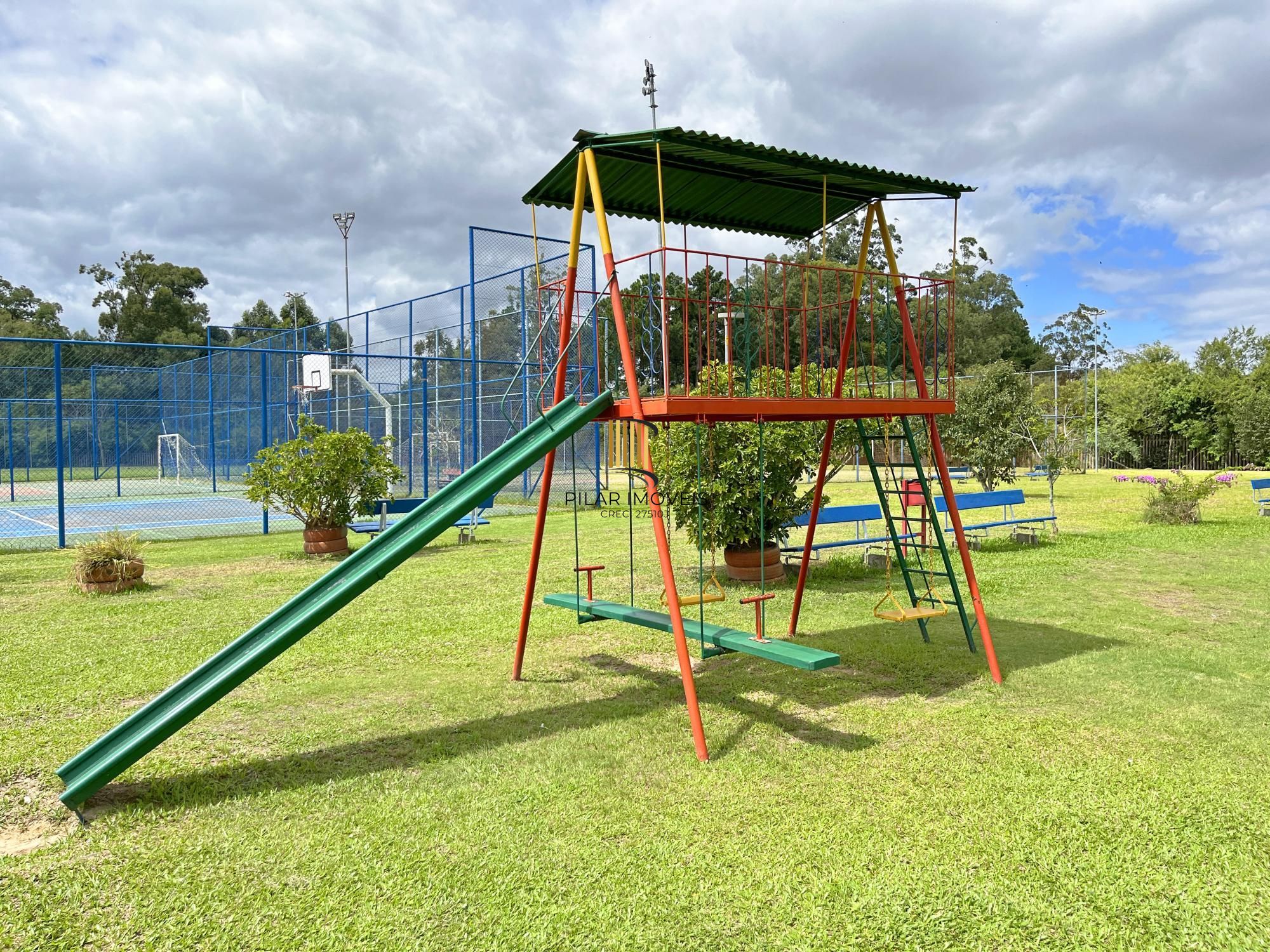 Casa 3 dormitórios no bairro Hípica