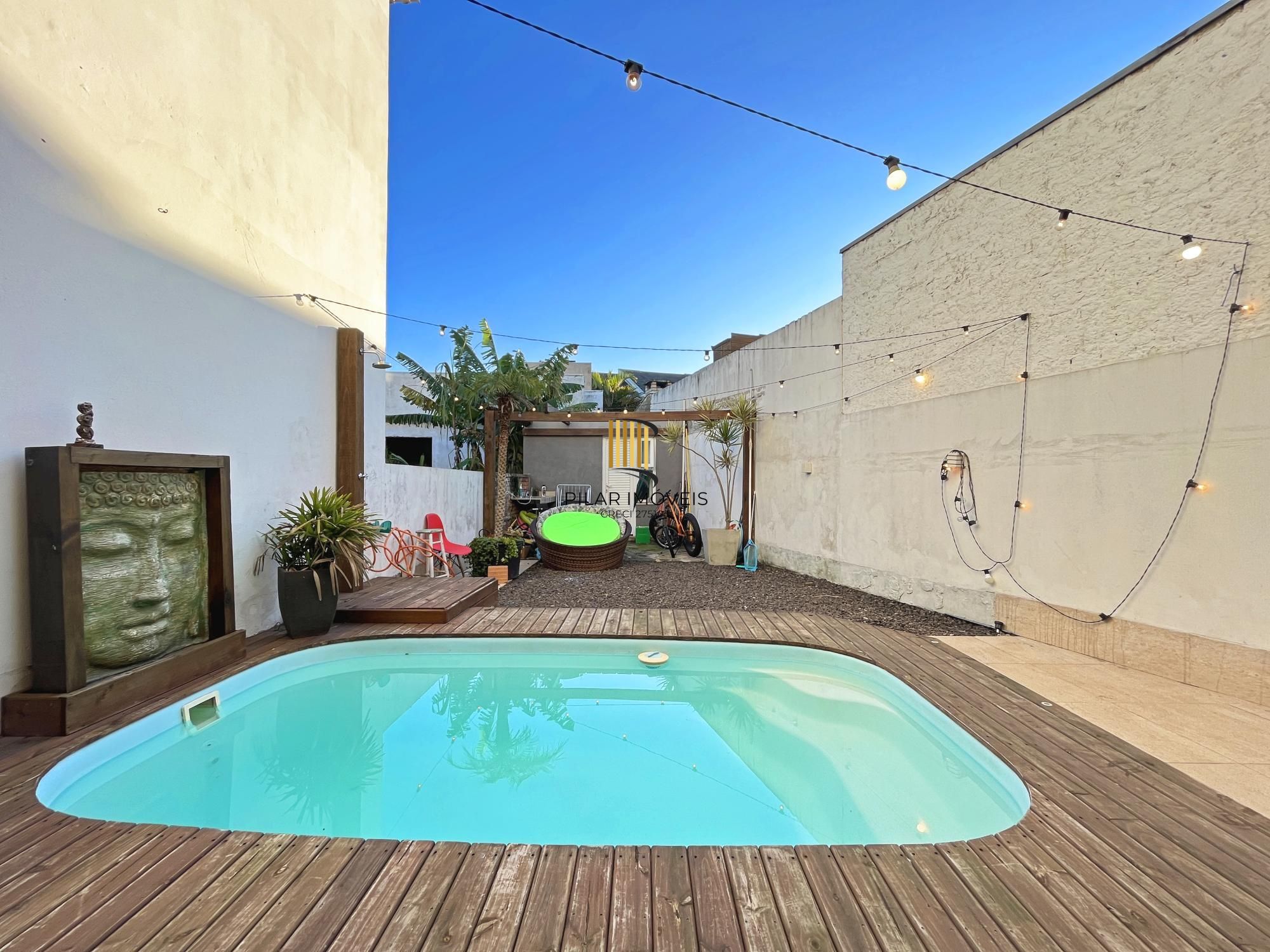 Casa 4 dormitórios no bairro Hípica