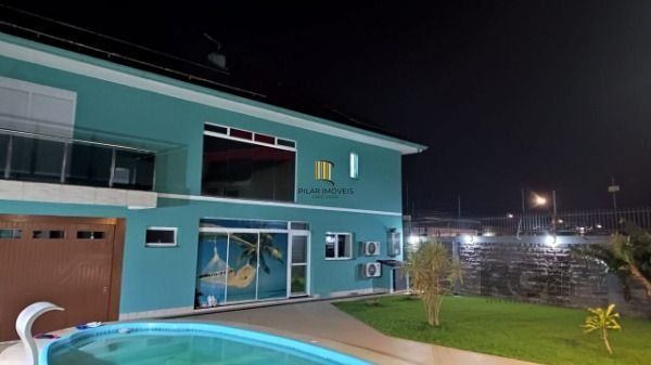 Casa em Porto Alegre, no bairro Hípica, com 3 dormitório(s), e 3 banheiros, à venda.