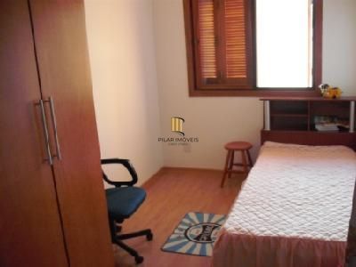 Residência com 4 dormitórios sendo 1 suites no Bairro Guarujá.