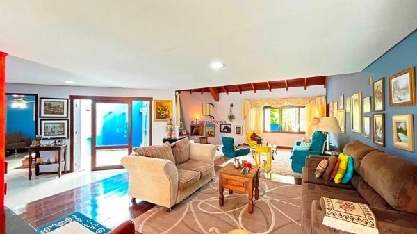 Casa em Porto Alegre, no bairro Ipanema, com 3 dormitório(s), à venda.
