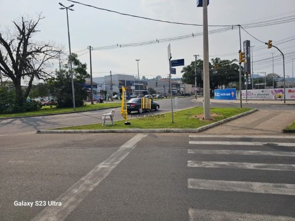 Casa em Porto Alegre, no bairro Espírito Santo, com 3 dormitório(s), e 3 banheiros, à venda.