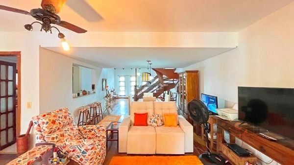 Casa para Venda - 235.64m², 3 dormitórios, sendo 1 suites, 3 vagas - Guarujá