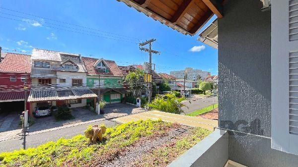 Casa Condominio em Porto Alegre, no bairro Cavalhada, com 3 dormitório(s), e 3 banheiros, à venda.