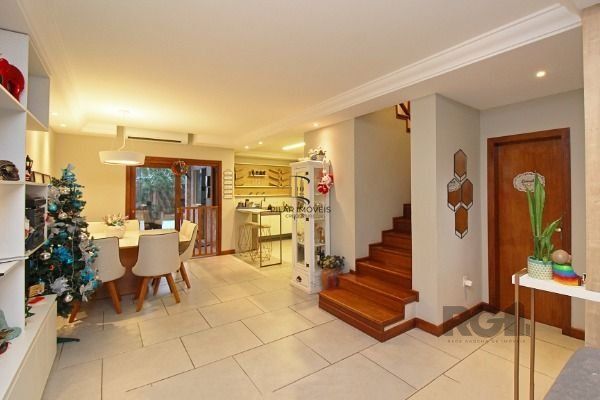 Casa 3 dormitórios no bairro Hípica