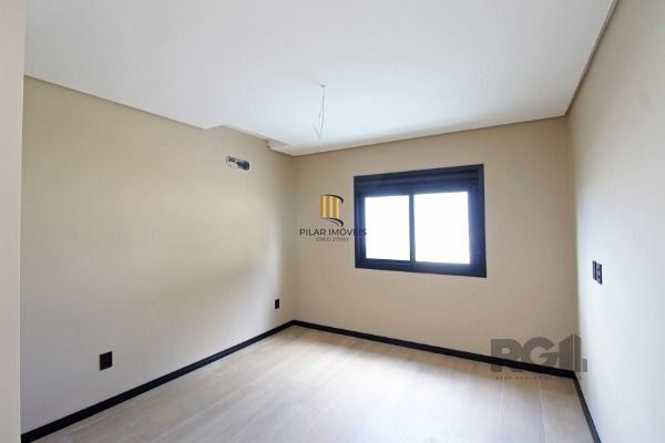 Casa em Porto Alegre, no bairro Hípica, com 3 dormitório(s), e 3 banheiros, à venda.