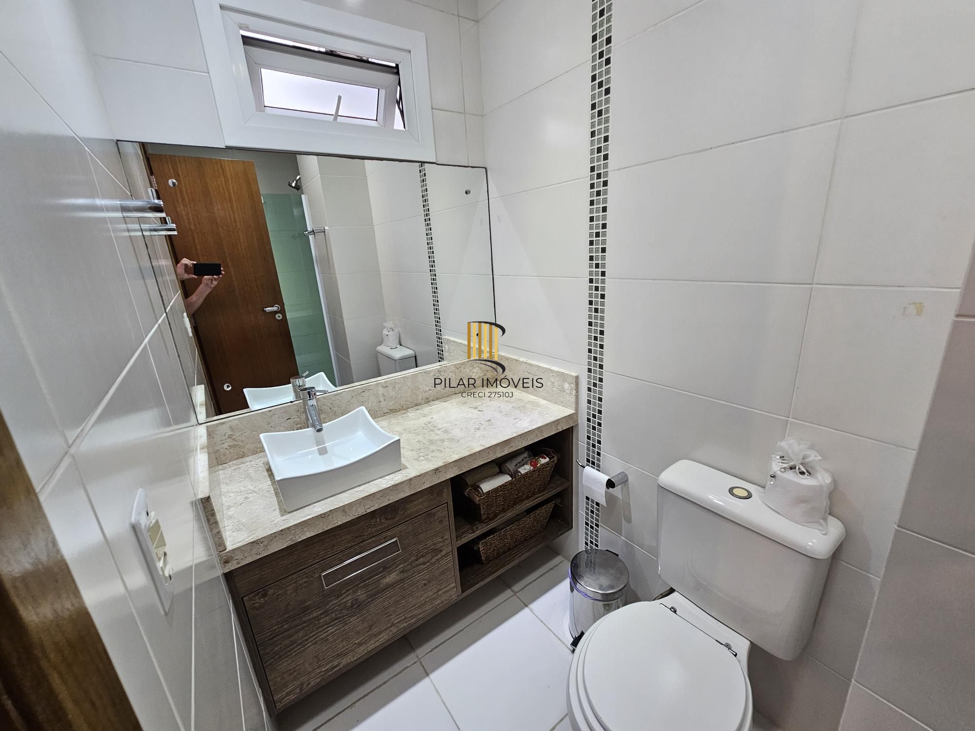 Casa 3 dormitórios no bairro Hípica